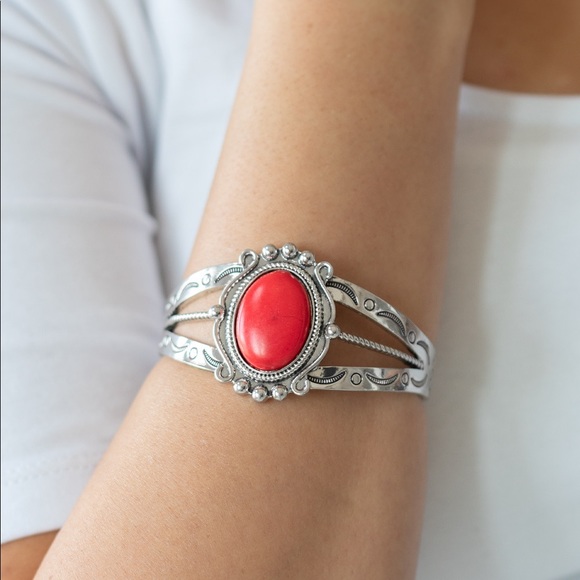 Red stone cuff bracelet - Picture 4 of 4